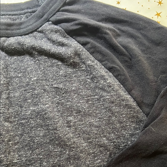 American Eagle Outfitters Gray Long Sleeve Tee with Raglan Sleeves - Picture 3 of 4